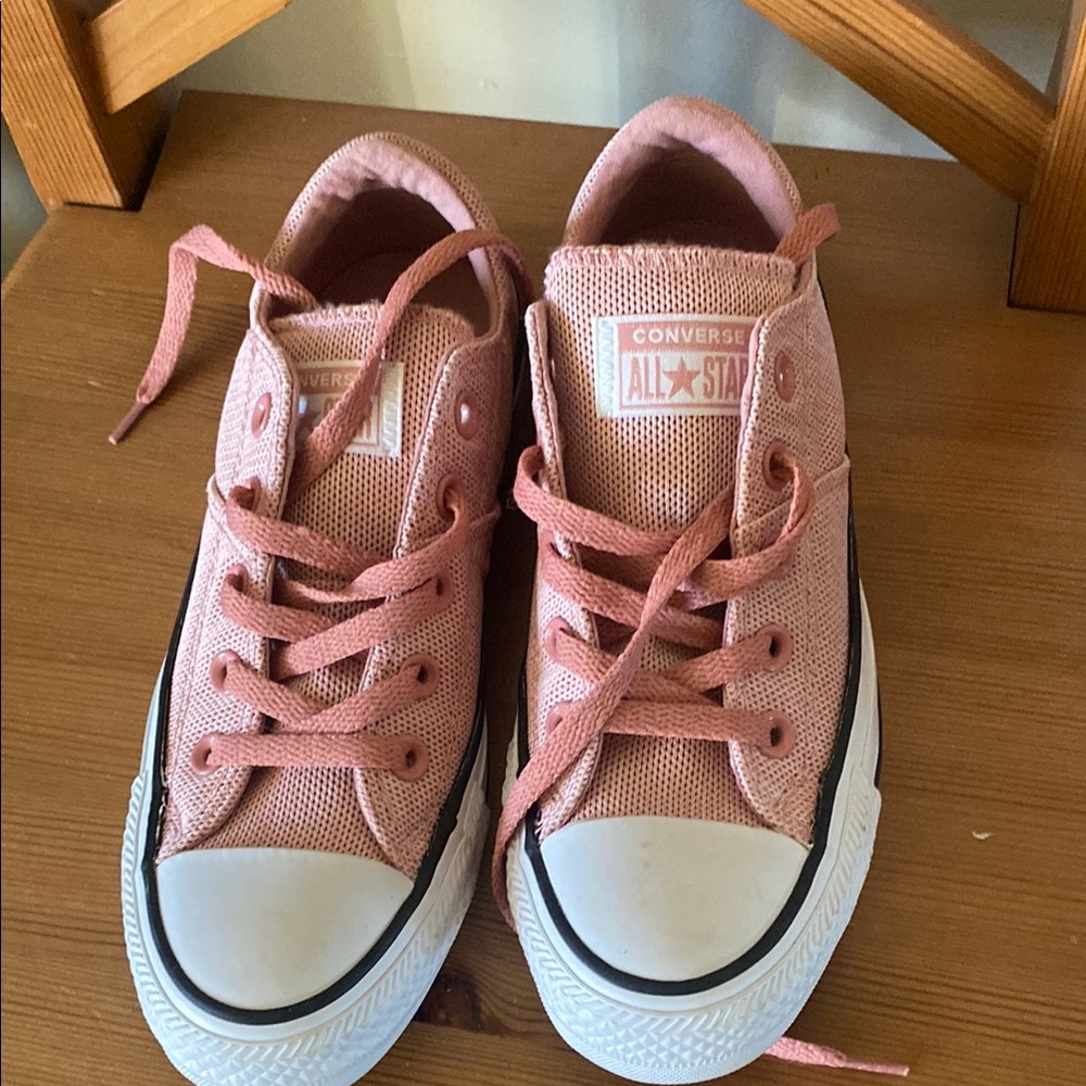 Converse Pink Low-Top Sneakers Classic Canvas Design